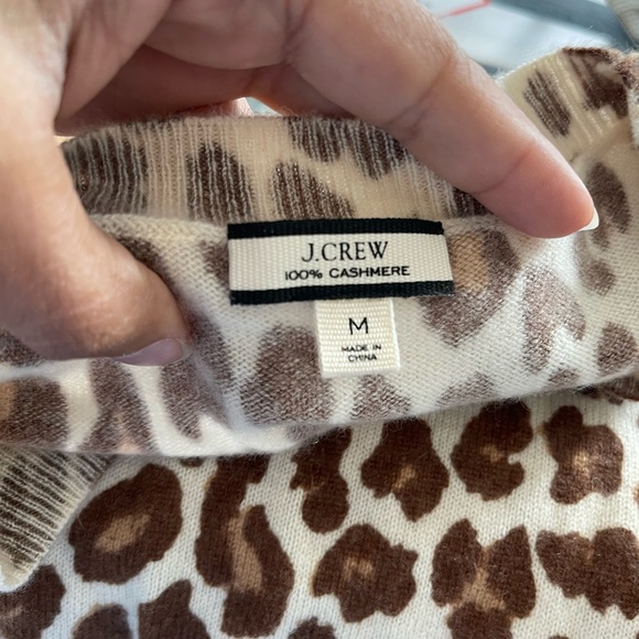 J.crew Cashmere classic-fit crewneck sweater in leopard print - Picture 4 of 7